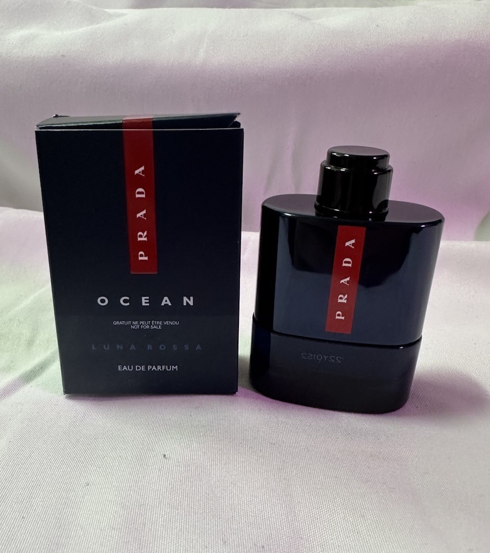 Prada Luna Rossa OCEAN Eau De Parfum Mini Travel Size 0.3 fl oz / 9 ml NEW