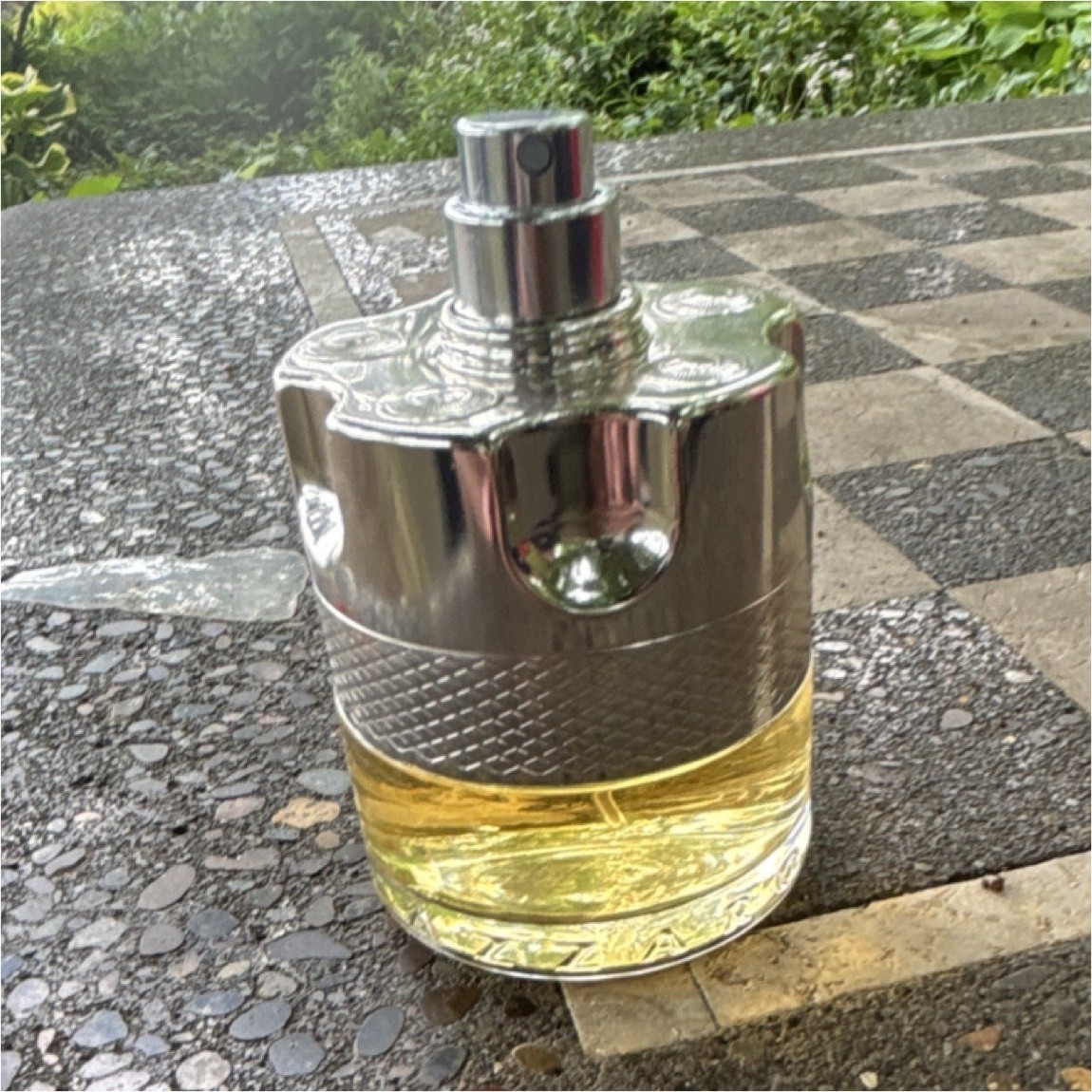 Men’s Fragrance Spray Bottle, Silver Color with Yellow Liquid