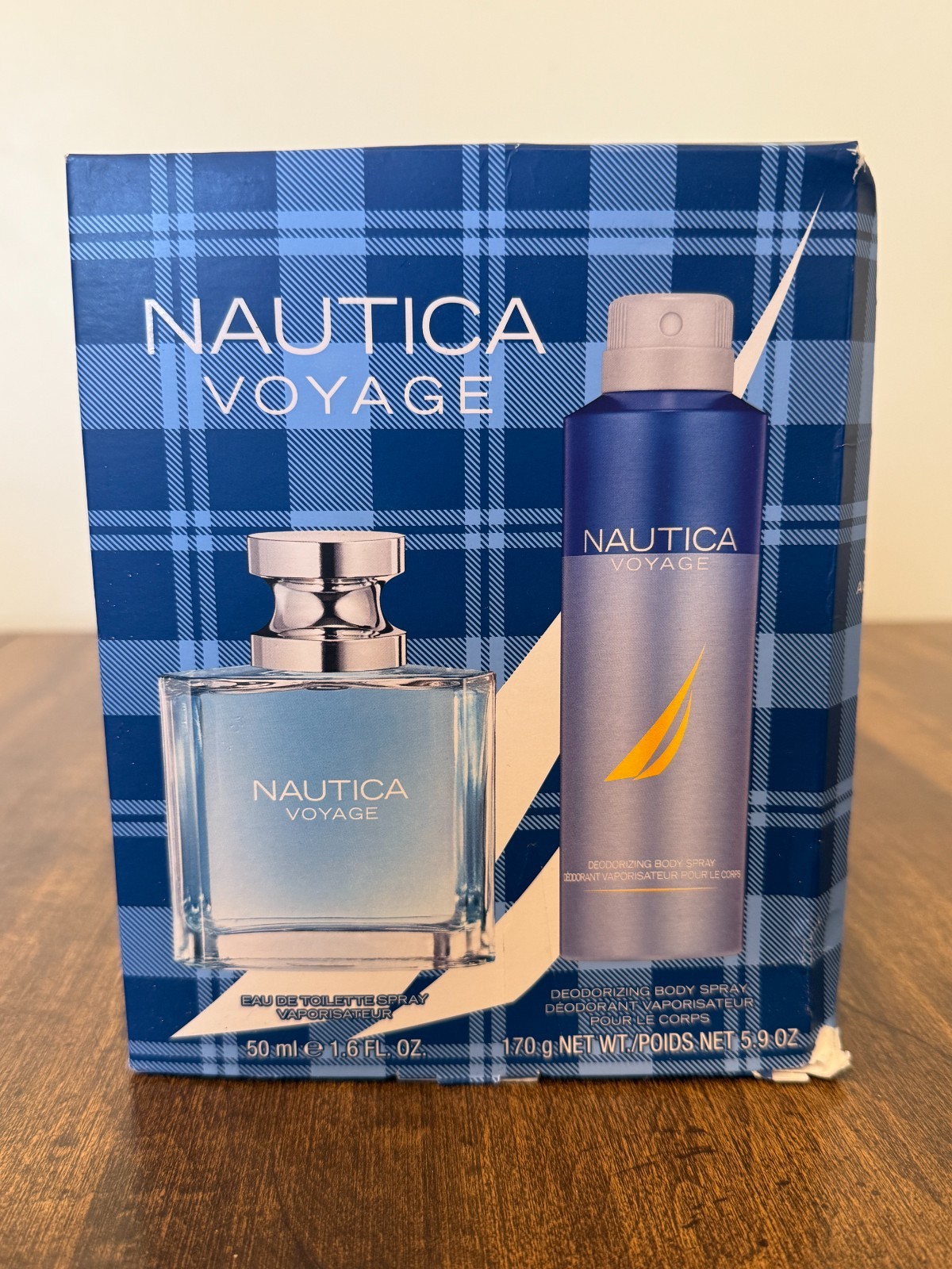 Nautica Voyage Colongne (1.6 fl oz) & Deodorizing Body Spray (5.9oz) Giftset